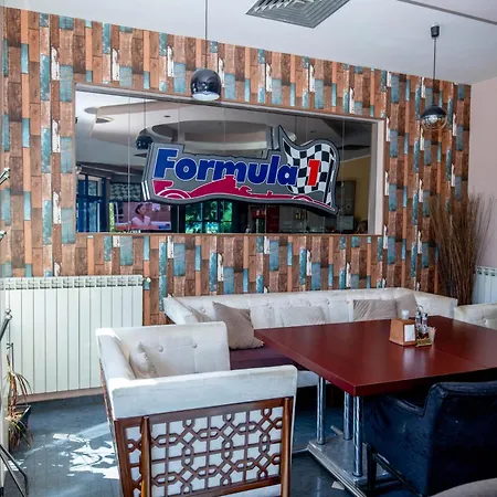 Motel Formula 1 *