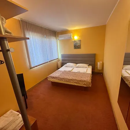 Formula 1 Motel *