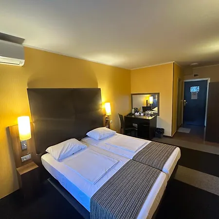 Motel Formula 1 *